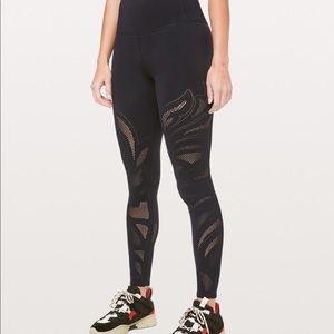 Lululemon reveal tight in en avant 26”